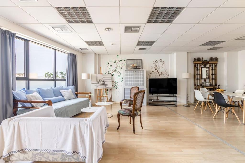 Downtown Spacious Loft Apartment Just 3 Minutes From City Centre Heraklion  Bagian luar foto