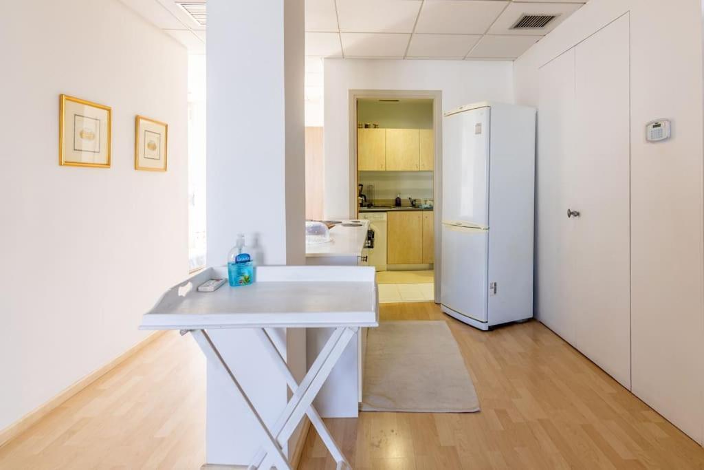 Downtown Spacious Loft Apartment Just 3 Minutes From City Centre Heraklion  Bagian luar foto
