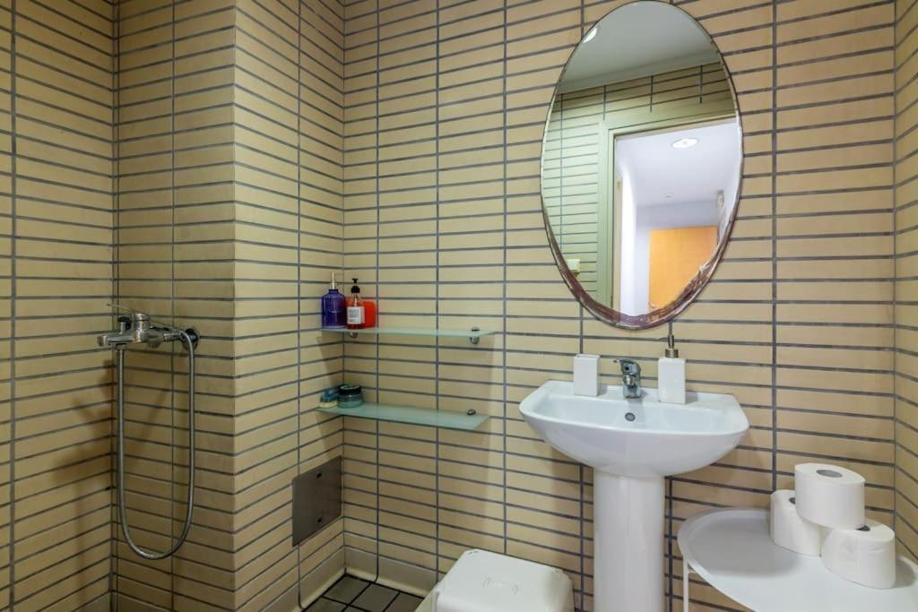 Downtown Spacious Loft Apartment Just 3 Minutes From City Centre Heraklion  Bagian luar foto