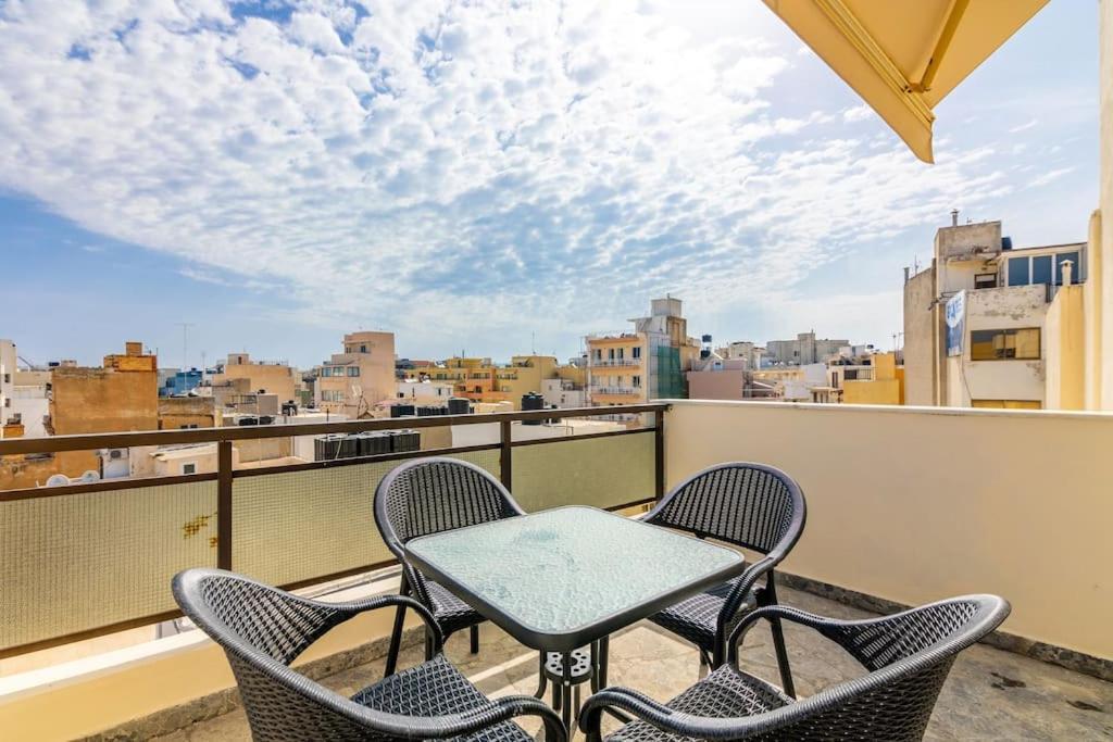Downtown Spacious Loft Apartment Just 3 Minutes From City Centre Heraklion  Bagian luar foto
